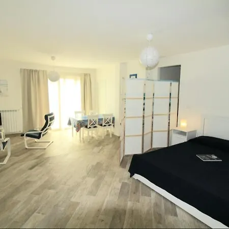 Апартаменти Smeralda - Sea View Ольбія